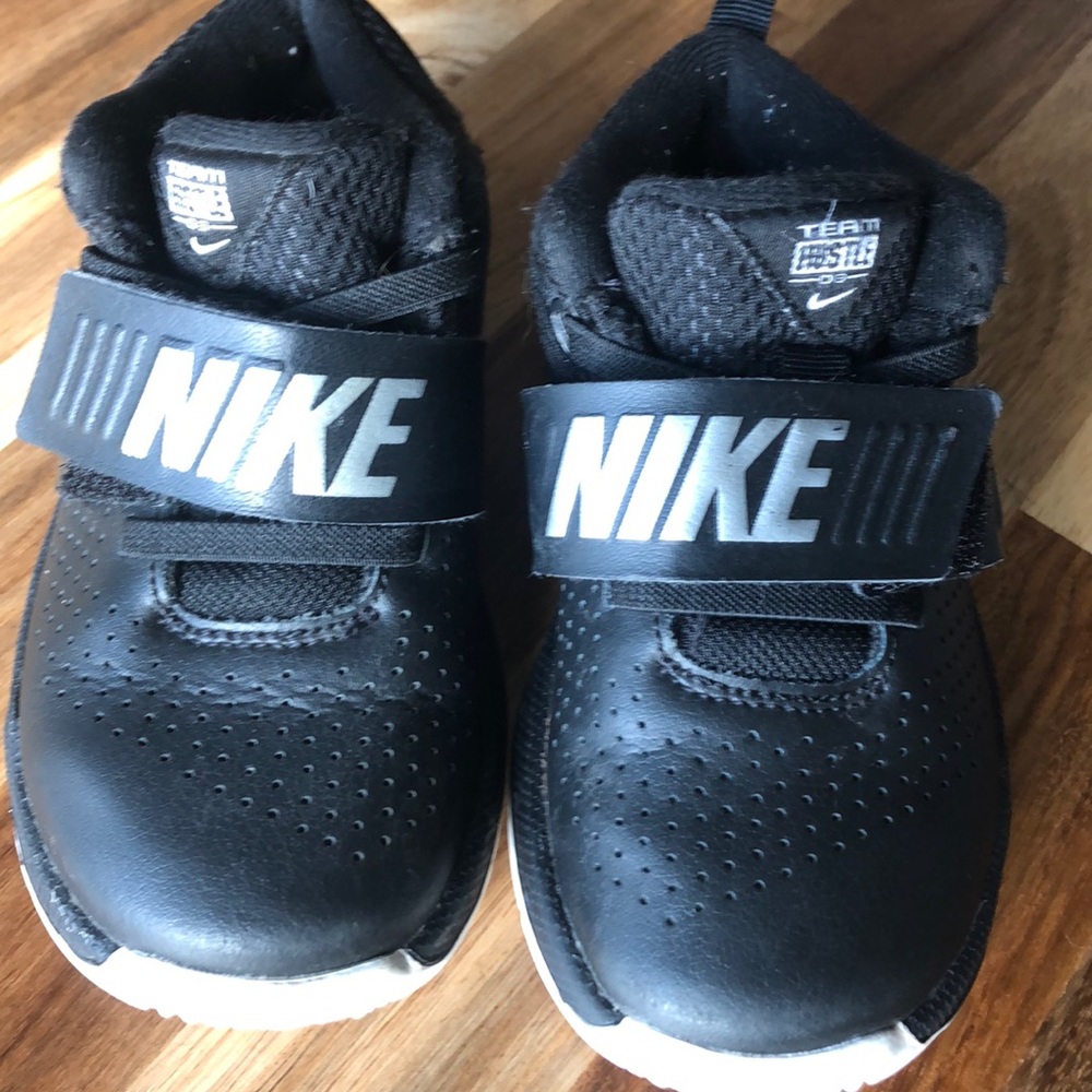 Nike Team Hustle Boys Shoes Black Size 9